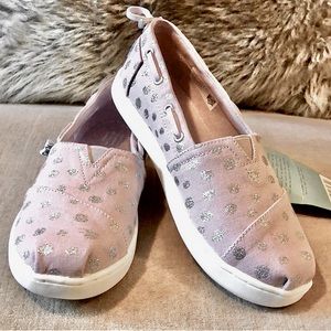 TOMS - Girls Shoes . Size -Youth 2. New w/Tags. Limited Edition colour.